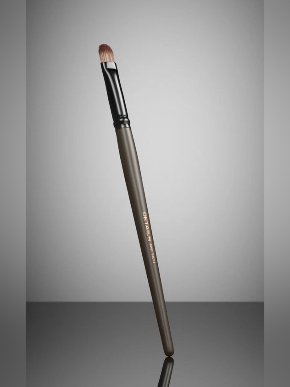 Details by Tati ES-5 Flat Shadow Brush